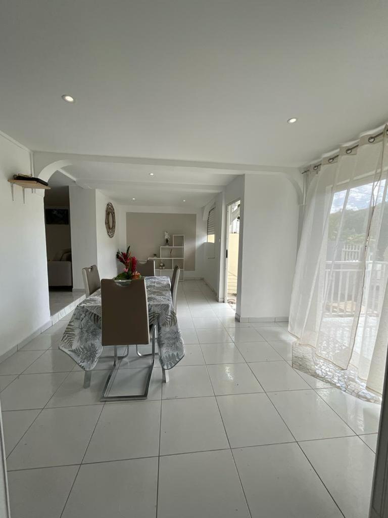Location Les Flamboyants Apartman Sainte-Anne Szoba fotó